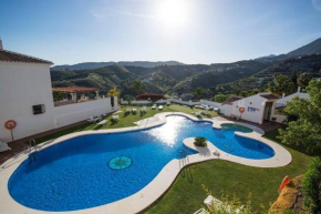 Apartamento 33, Frigiliana Spacious family Apartment with large Pool in the town center HansOnHoliday Rentals, Frigiliana